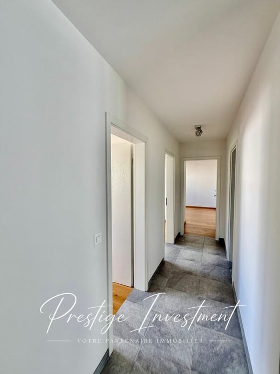 APPARTEMENT LUMINEUX EN TERRASSE DE 5.5 PCS & 148 M2 APROZ 16