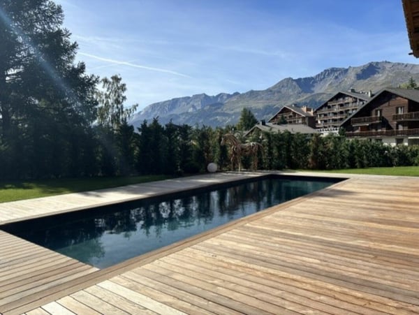 Magnifique Chalet Prestige: le golf en voisin, les Alpes en horizon. 2