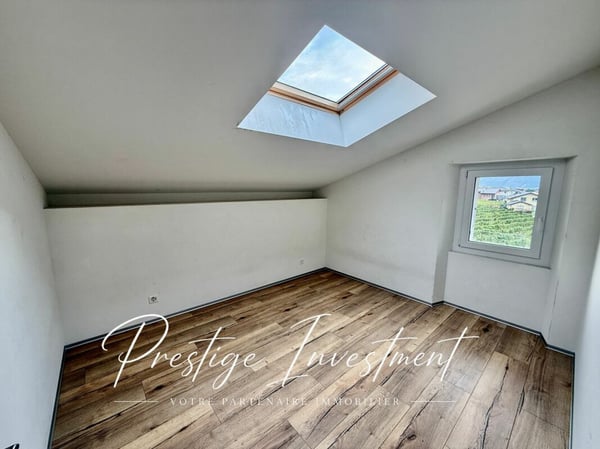 ATTIQUE - DUPLEX DE 4.5 PCES & 188 M2 - LEYTRON 13
