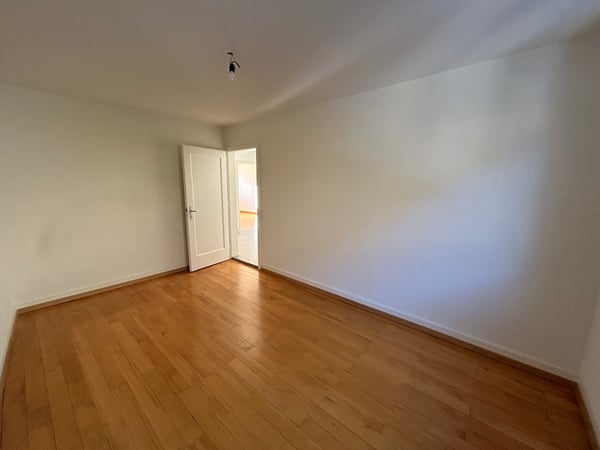 A louer: appartement de 3.5 pièces avec balcon - Crêt-Besson 11, Sonvilier 8