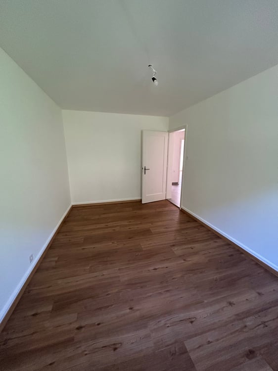 RÉSERVÉ : appartement de 2.5 pièces avec balcon - Crêt-Besson 11, Sonvilier 9