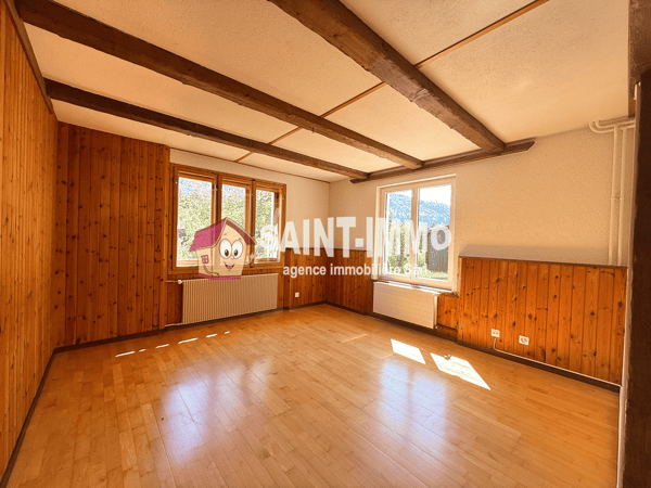 Chalet de deux appartements (3 & 6.5 pièces) avec jardin arboré de 840 m2, terrasse et garages 6