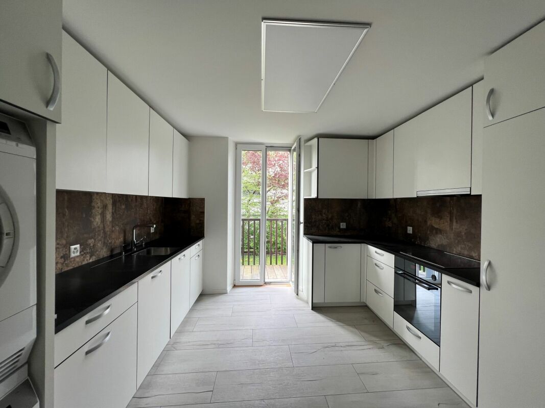 Saint-Blaise - Grand atelier avec bureaux et showroom attenant à une maison de 2 logements