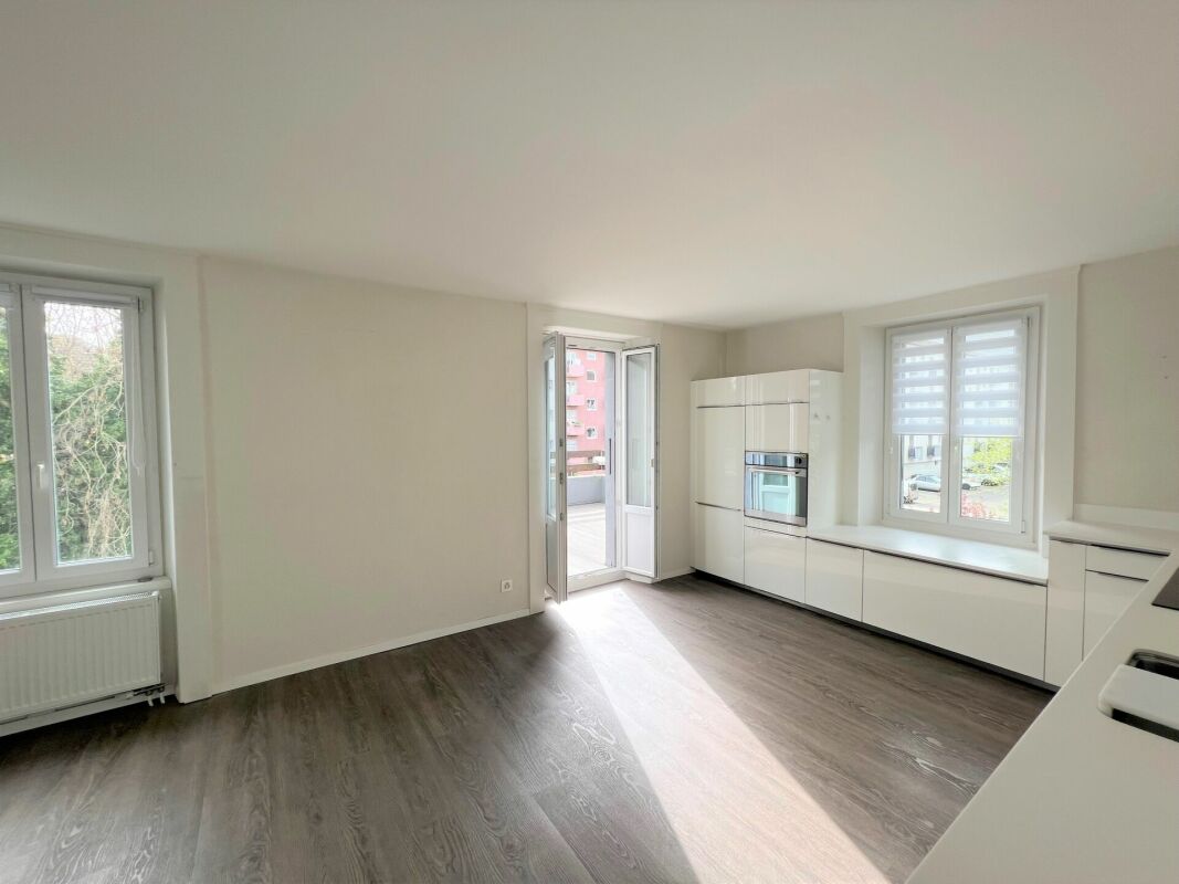 Saint-Blaise - Grand atelier avec bureaux et showroom attenant à une maison de 2 logements
