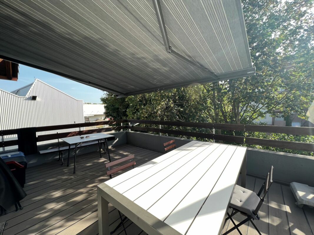 Saint-Blaise - Grand atelier avec bureaux et showroom attenant à une maison de 2 logements
