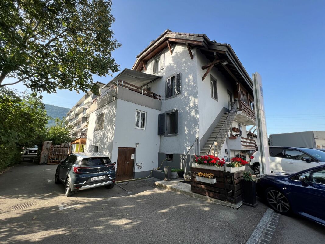Saint-Blaise - Grand atelier avec bureaux et showroom attenant à une maison de 2 logements