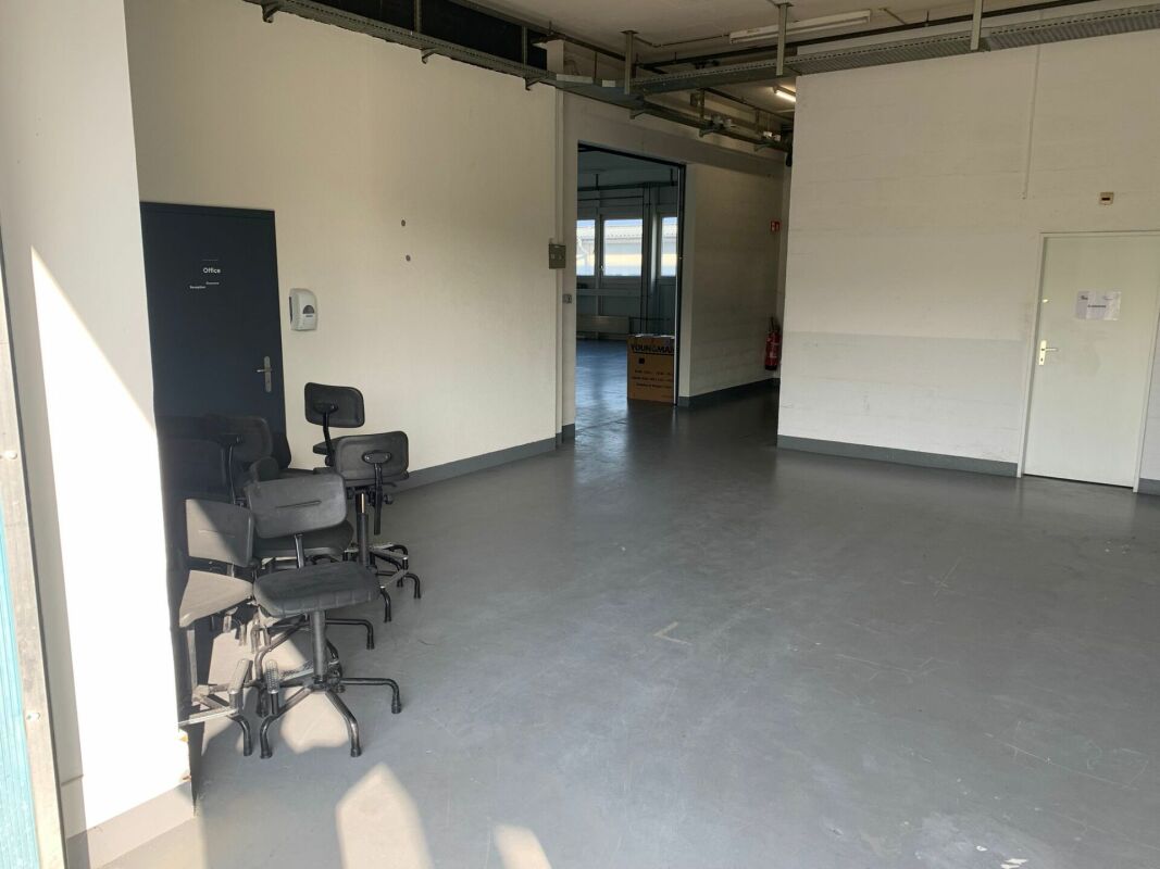 Surface commercial à louer : 328 m2 de plain-pied