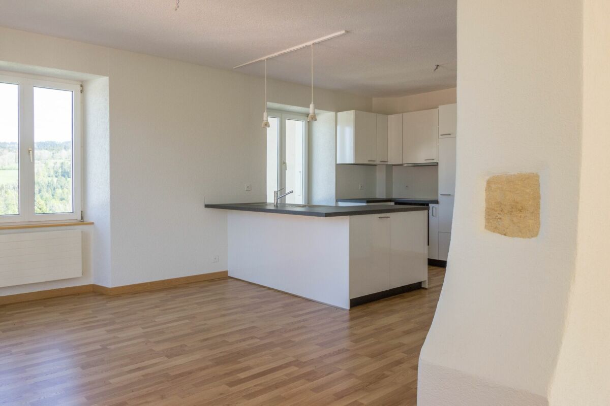 Lac 4, Les Brenets - Appartement 5 pièces avec balcon au 2ème étage   1 mois gratuits !