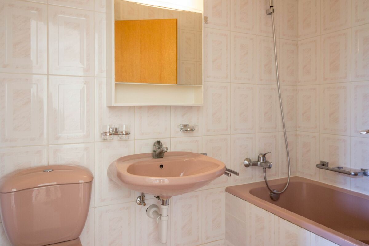 Lac 4, Les Brenets - Appartement 5 pièces avec balcon au 2ème étage   1 mois gratuits !