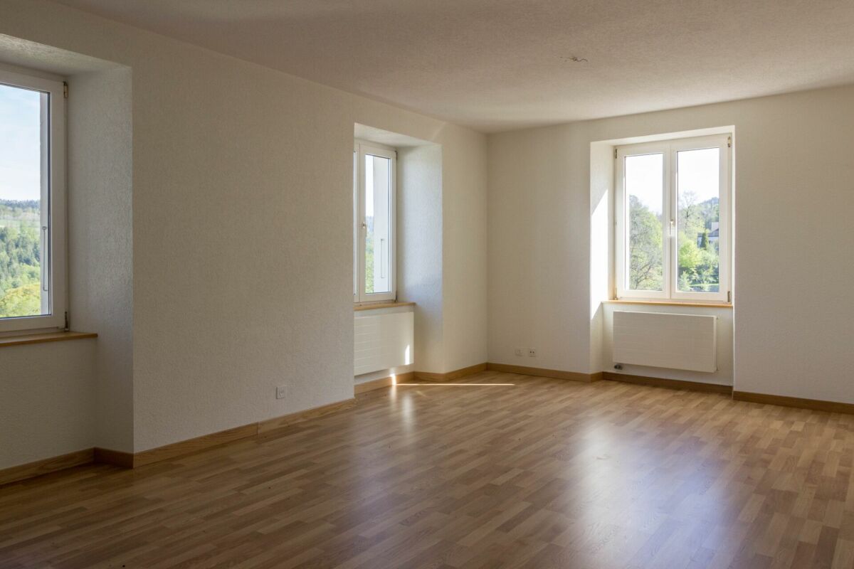 Lac 4, Les Brenets - Appartement 5 pièces avec balcon au 2ème étage   1 mois gratuits !