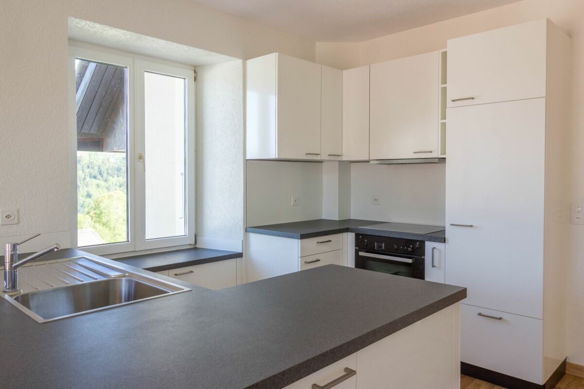 Lac 4, Les Brenets - Appartement 5 pièces avec balcon au 2ème étage   1 mois gratuits !