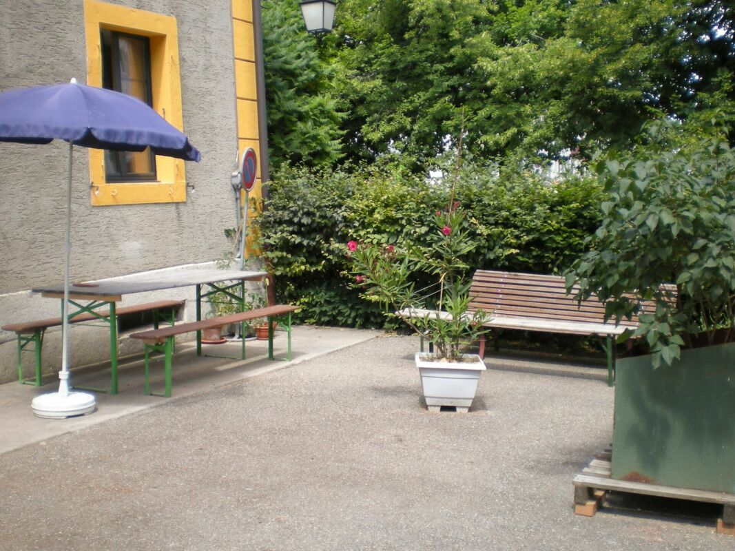 1er-Mars 12b Rez 4 pièces en ville