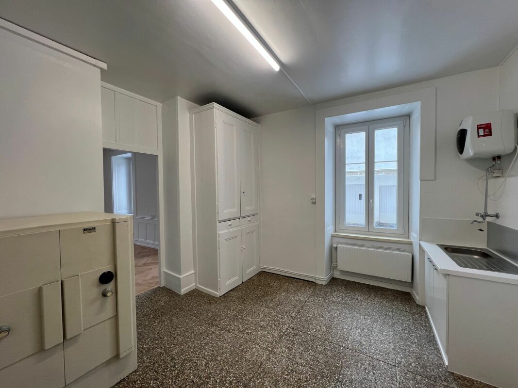 Avenir 11 Local commercial rénové de 114 m2