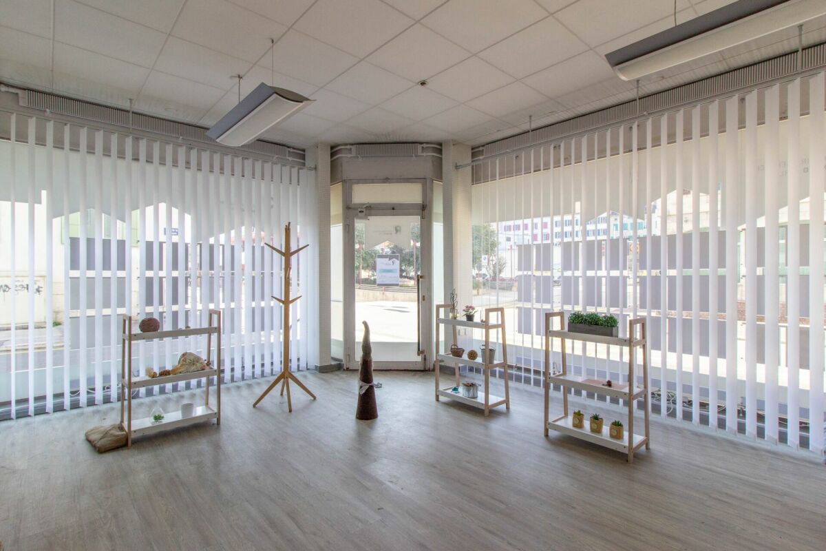 Daniel Jeanrichard 35b Local commercial de 3 pièces avec vitrine