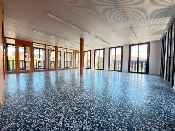 Lichtdurchflutetes Büro im Neubau – ideal für wachsende Unternehmen 2