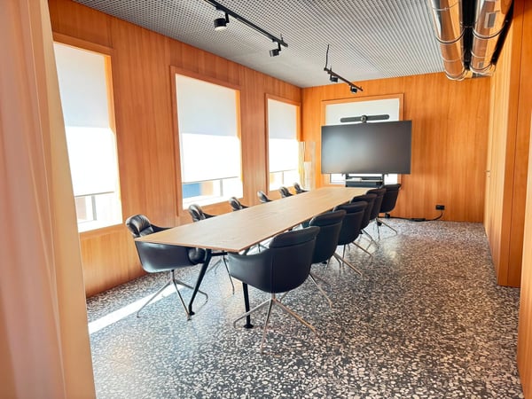 Lichtdurchflutetes Büro im Neubau – ideal für wachsende Unternehmen 9