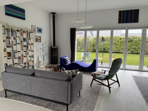 Immeuble moderniste de 2 appartements + locaux 7