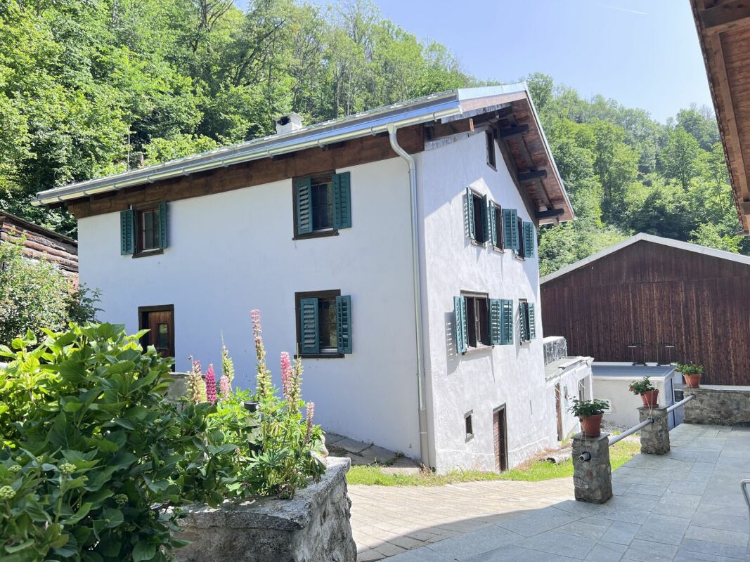 Immobilie in Rueun - ZWEITWOHNSITZODERNEUESZUHAUSE(EFH)-WOHNENINRUEUNMITAUSSICHTUNDRUHE - Bild 2