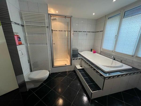 STIL, RAUM & ERHOLUNG - IHR 2.5-ZIMMER-EFH MIT POOL U. V. M 7