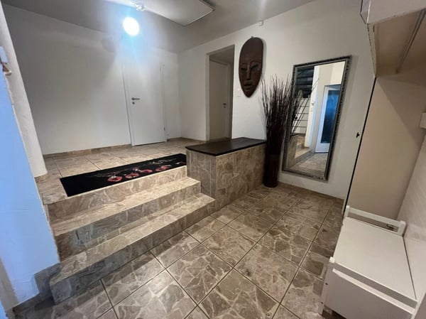 STIL, RAUM & ERHOLUNG - IHR 2.5-ZIMMER-EFH MIT POOL U. V. M 8