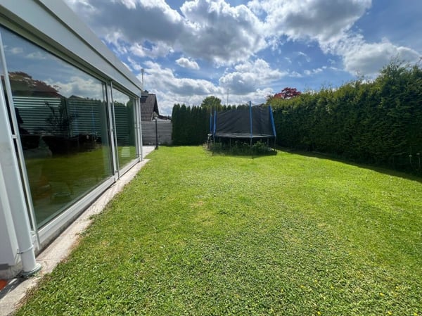 STIL, RAUM & ERHOLUNG - IHR 2.5-ZIMMER-EFH MIT POOL U. V. M 3