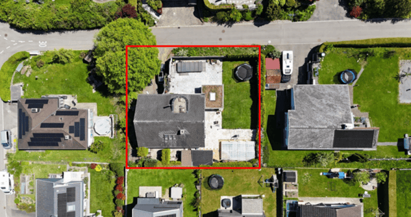 STIL, RAUM & ERHOLUNG - IHR 2.5-ZIMMER-EFH MIT POOL U. V. M 12