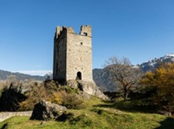 HISTORISCHES WOHNHAUS MIT POTENZIAL - INKL. ZUSATZGRUNDSTÜCK UND PARKPLÄTZEN 1