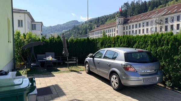 ZWEI 4.5-ZIMMER-HAUSHÄLFTEN – WOHNEN & VERMIETEN IN FLUMS 6