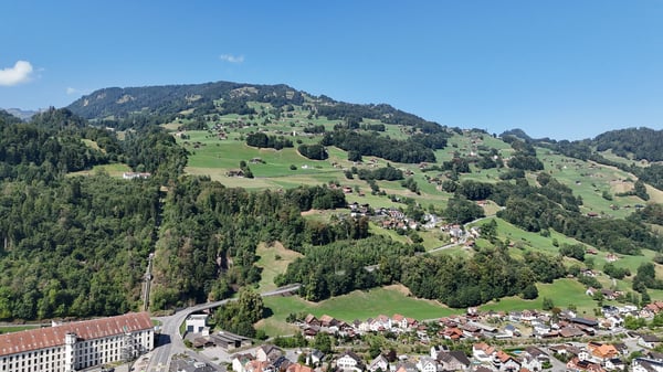 ZWEI 4.5-ZIMMER-HAUSHÄLFTEN – WOHNEN & VERMIETEN IN FLUMS 18