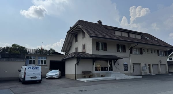 Mehrfamilienhaus mit Gewerbeteil 2