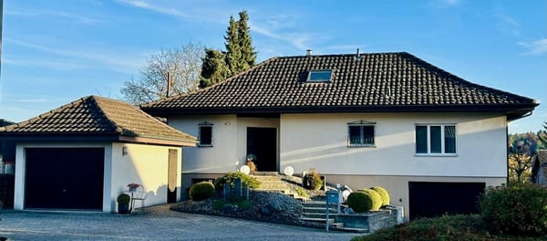 Ein Haus mit Seele - Grosszügiges Einfamilienhaus mit Traumgarten in Fulenbach 1