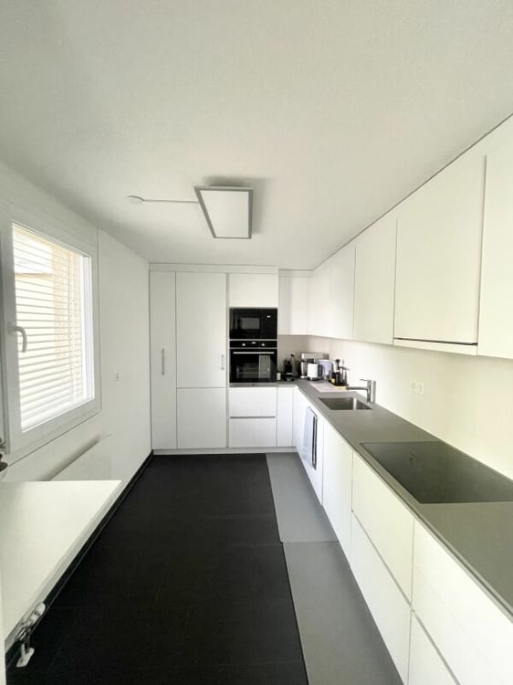 Moderne 1.5-Zimmer-Wohnung mit Balkon und Garage in Thun 7