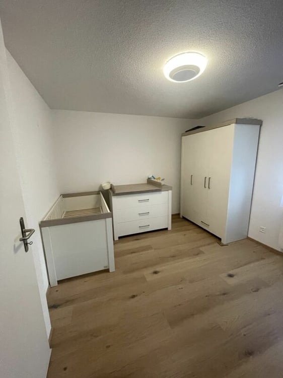 Moderne 1.5-Zimmer-Wohnung mit Balkon und Garage in Thun 3