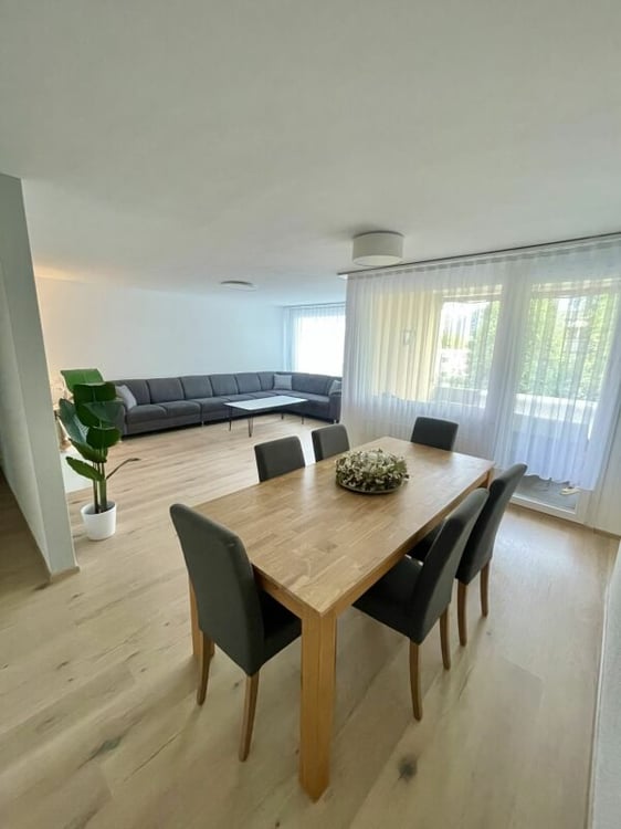 Moderne 1.5-Zimmer-Wohnung mit Balkon und Garage in Thun 2