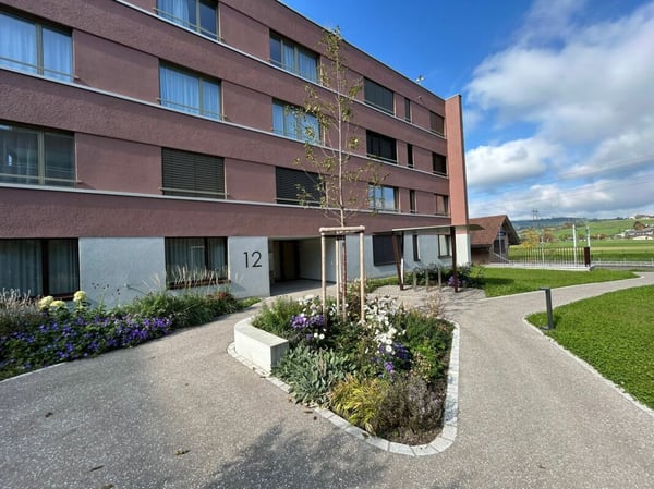 Hochwertig ausgebaute 1.5-Zimmer-Wohnung im gepflegten Parco Verde zu vermieten 2