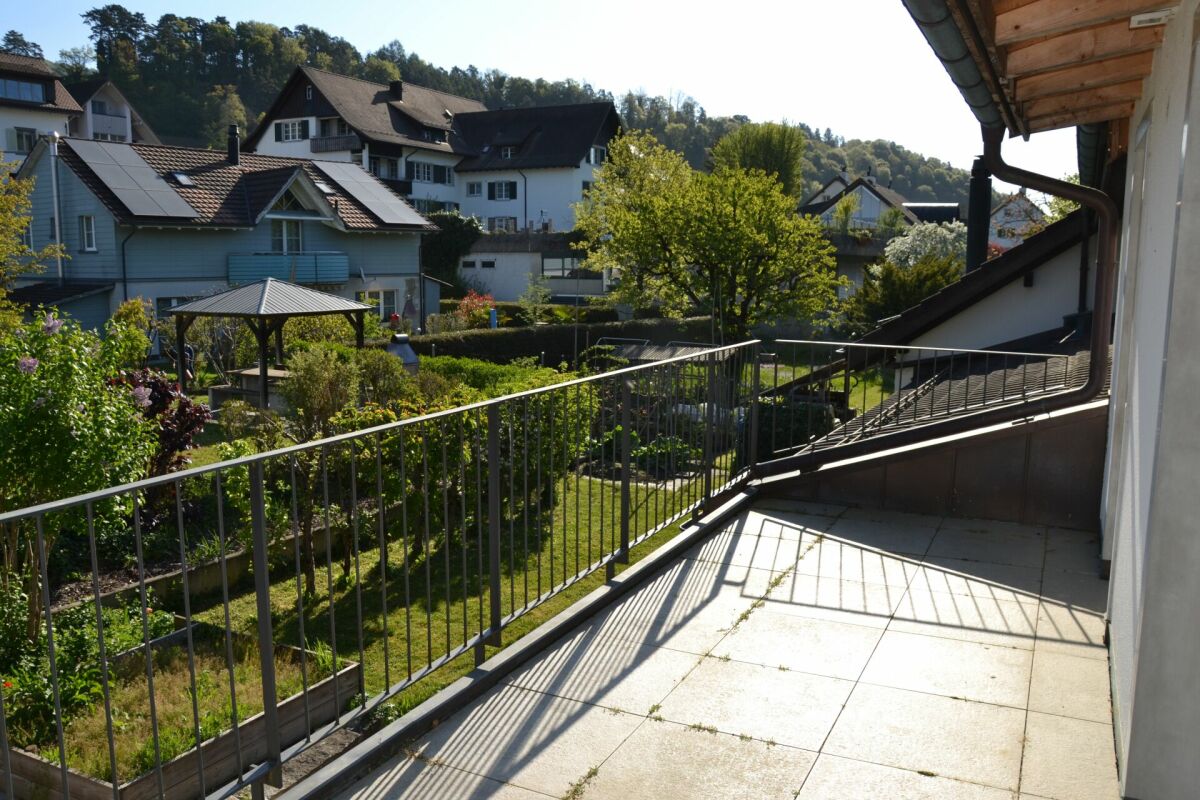 Casa di 3 generazioni, 7 locali + 2 locali + giardino. Nobile, moderno, chic restaurato, molto luminoso, tutto bio - o: appartamento di 7 locali e ufficio / appartamento au pair di 2 locali