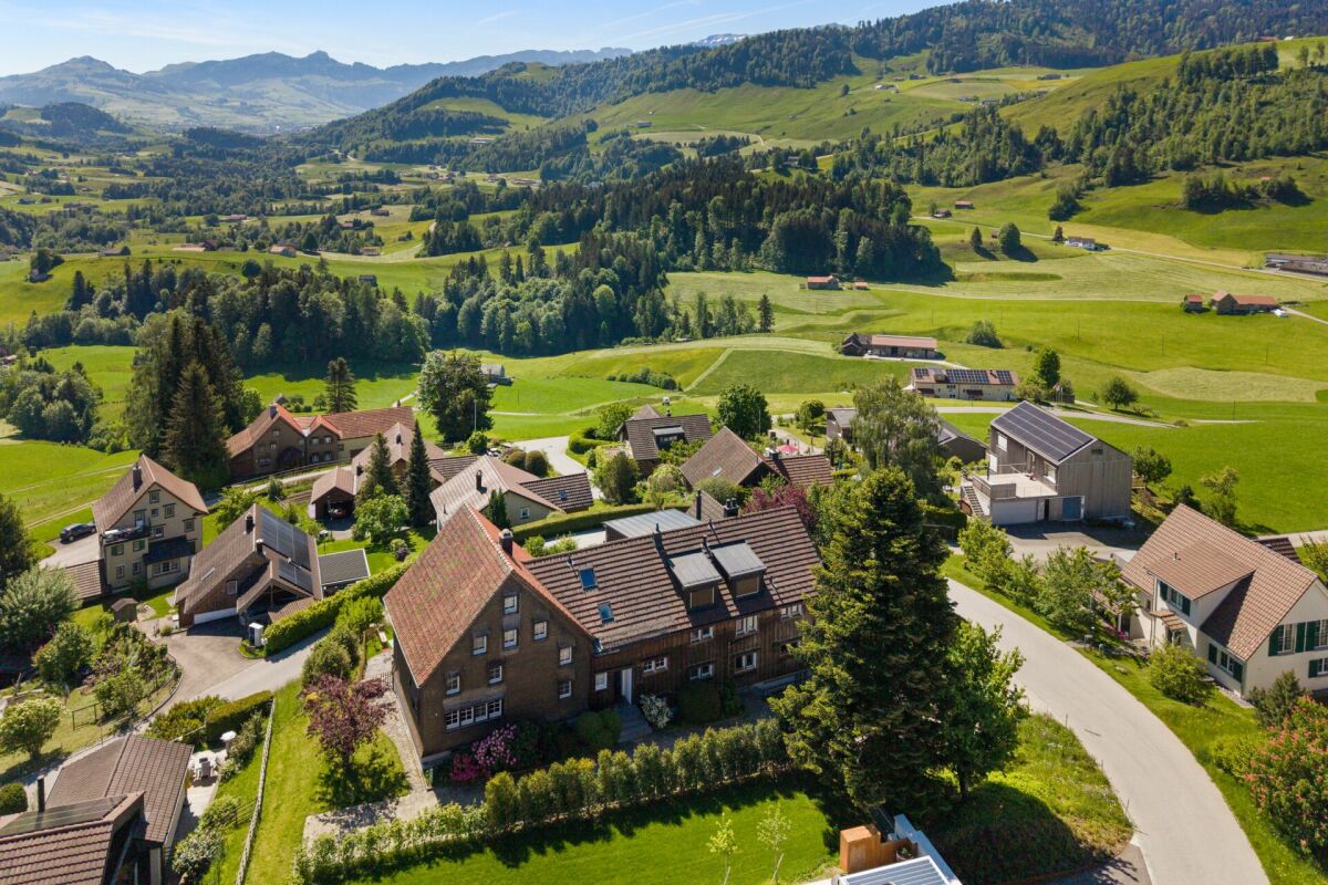 Appartamento ristrutturato di recente e moderno in un'area verde con vista panoramica
