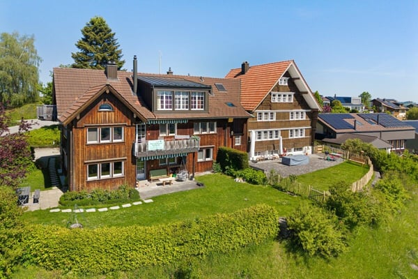 Neuwertig renovierte und moderne Wohnung im Grünen mit top Aussicht