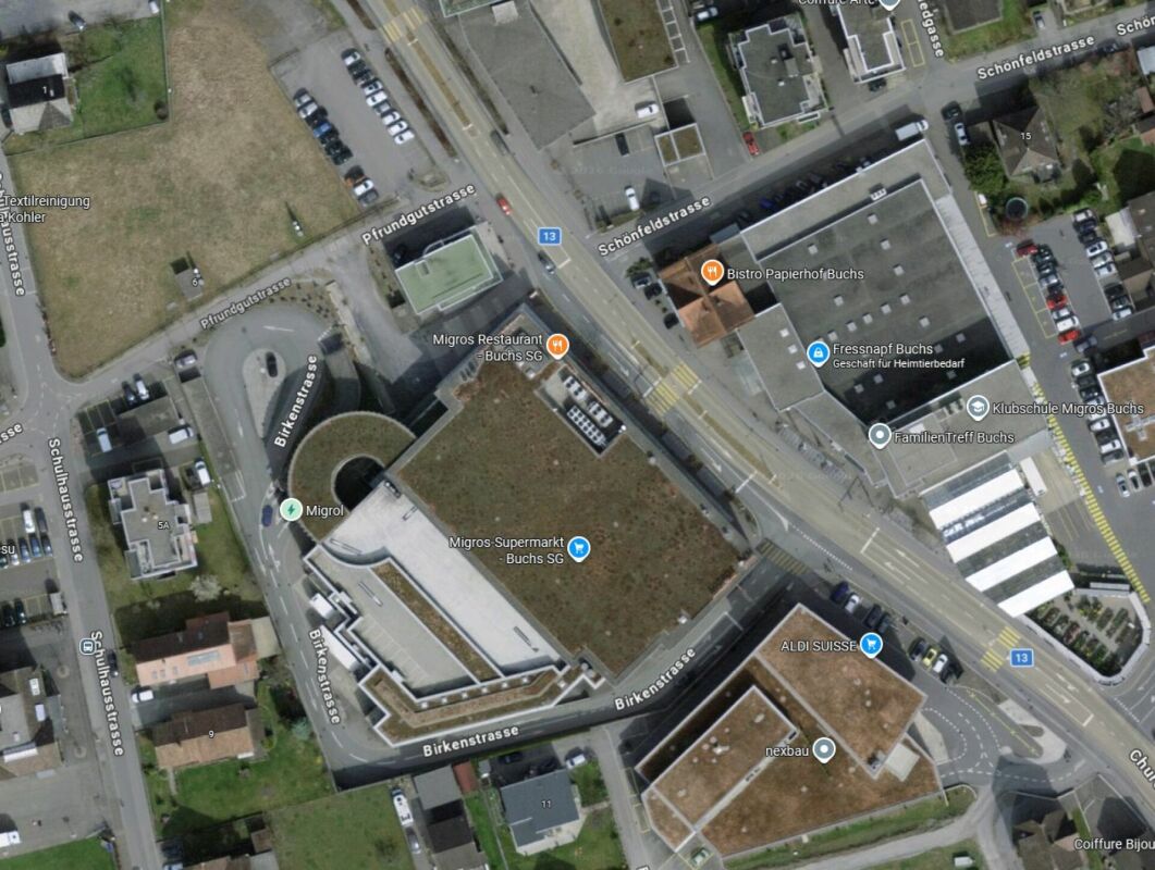 Edificio commerciale con potenziale di sviluppo in una posizione ad alta frequenza e parcheggio sicuro a Buchs SG