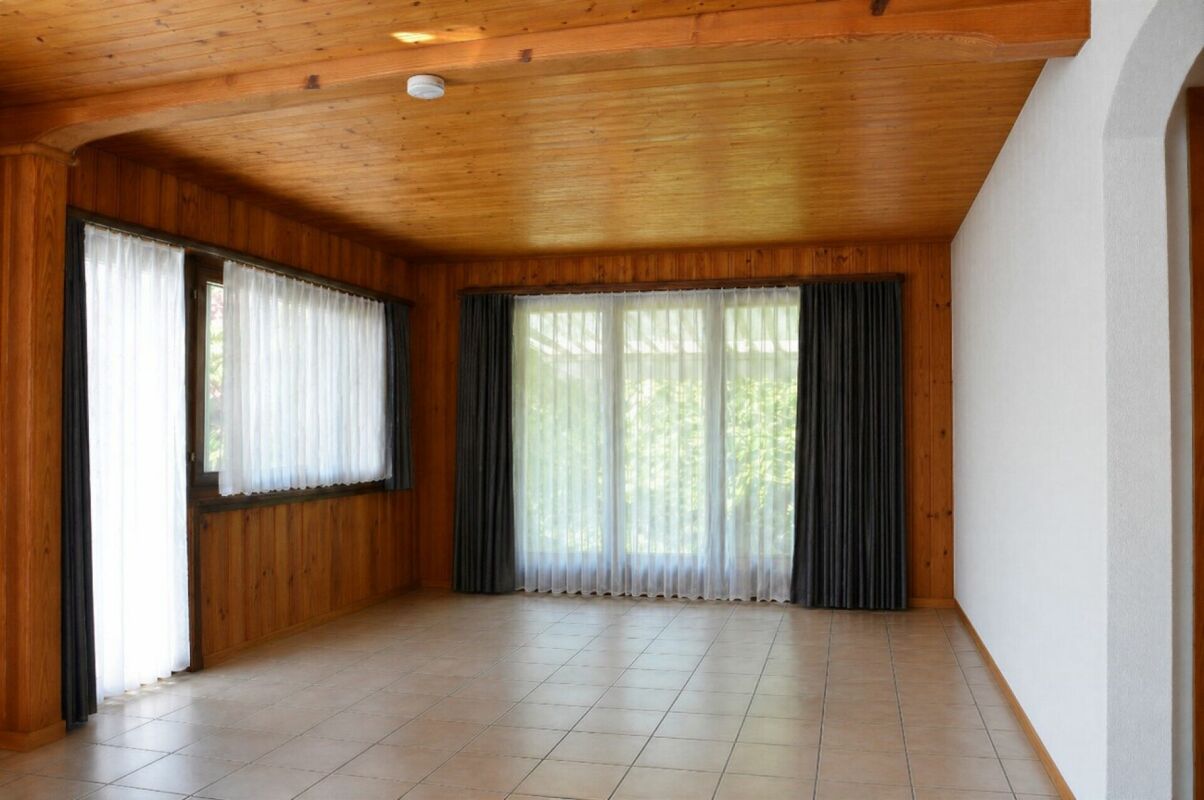 Casa unifamiliare di 6 camere in una posizione molto tranquilla e soleggiata con vista parziale sul lago di Hallwil