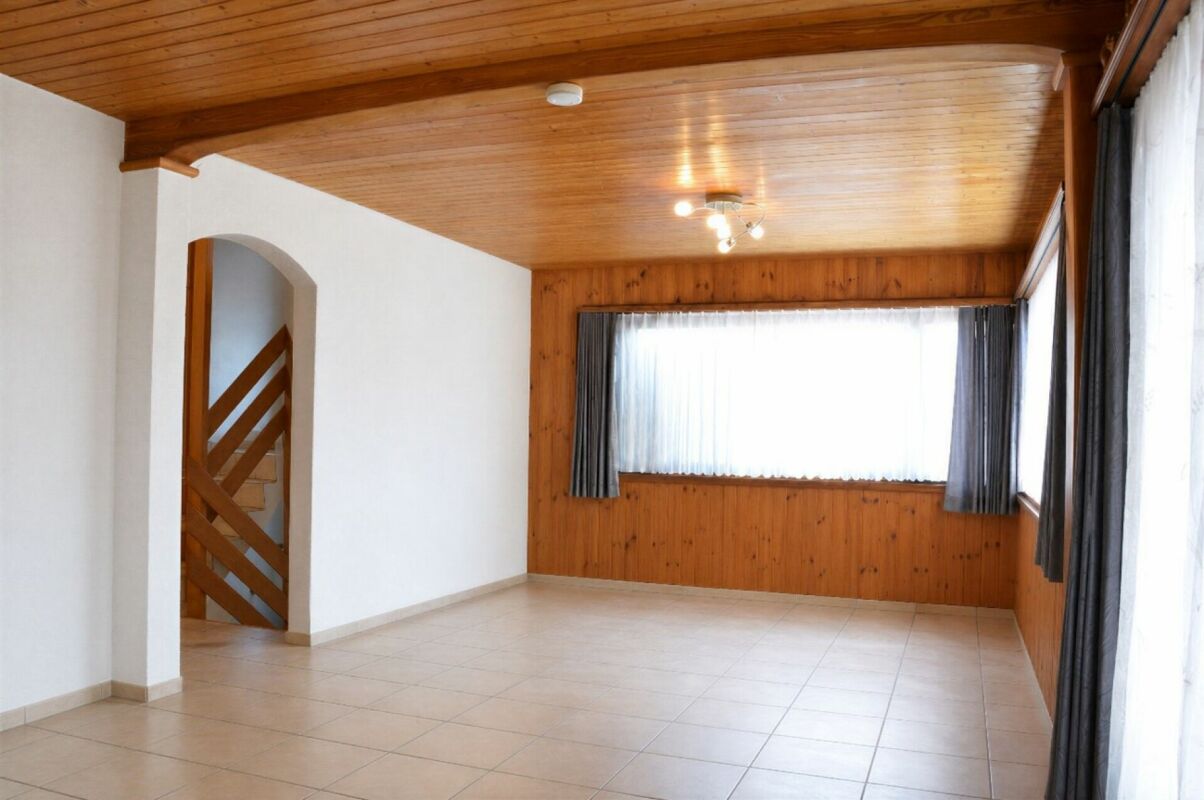 Casa unifamiliare di 6 camere in una posizione molto tranquilla e soleggiata con vista parziale sul lago di Hallwil