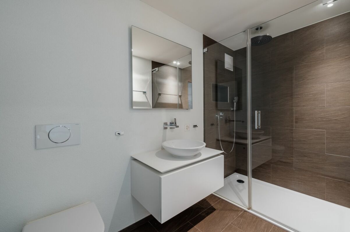 Moderne und helle 3.5- Zimmer- Wohnung mit zwei Balkonen
