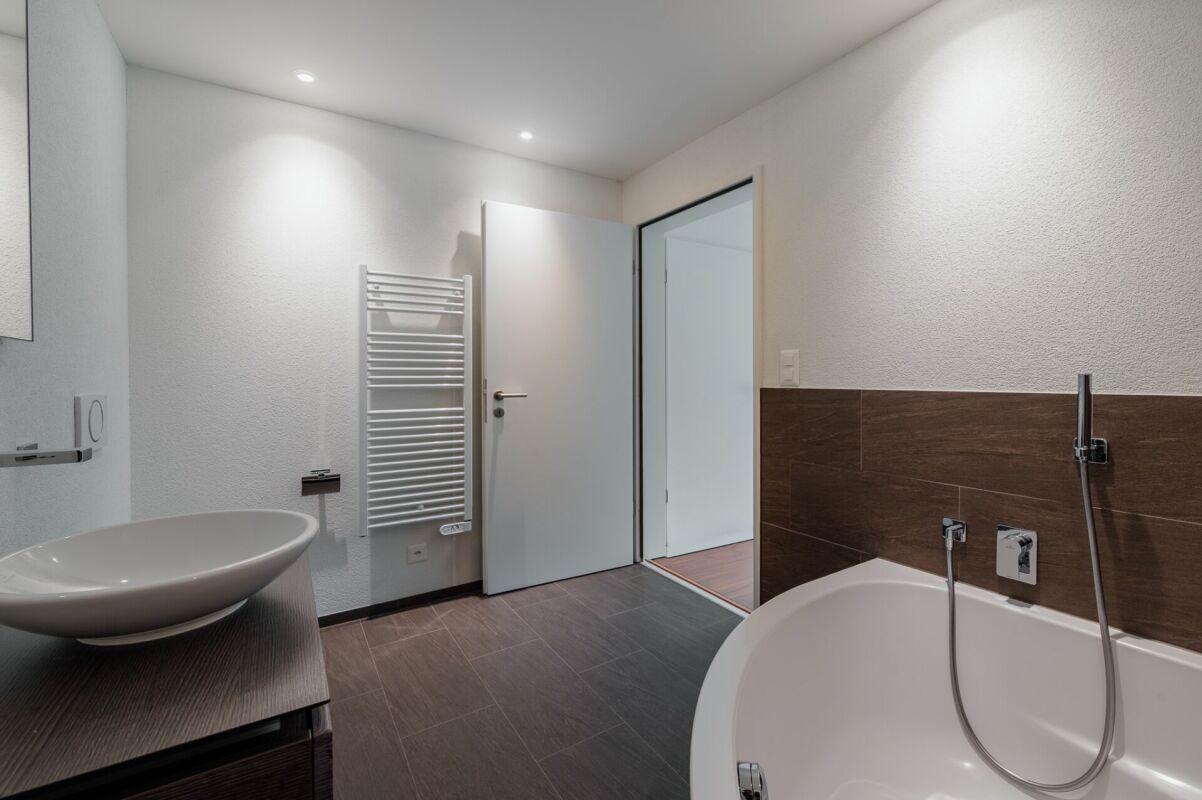 Moderne und helle 3.5- Zimmer- Wohnung mit zwei Balkonen
