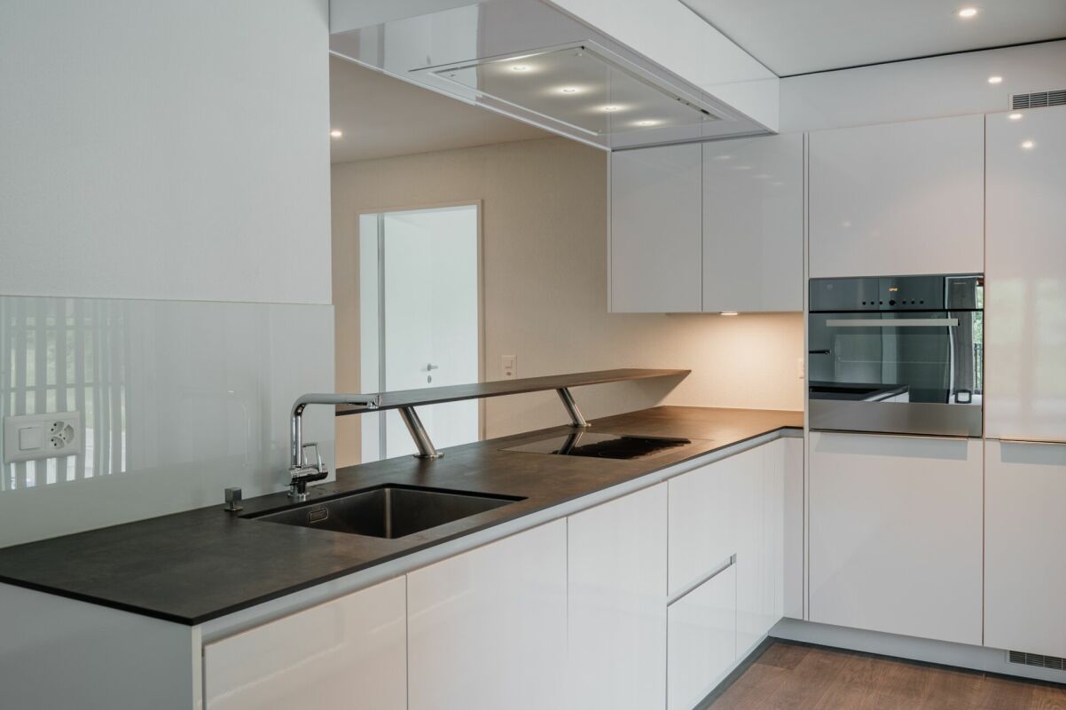 Moderne und helle 3.5- Zimmer- Wohnung mit zwei Balkonen