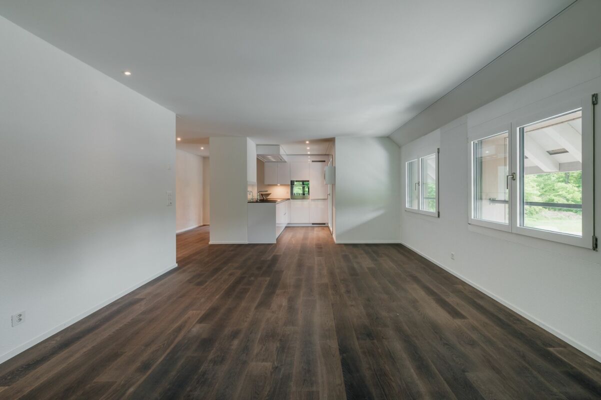 Moderne und helle 3.5- Zimmer- Wohnung mit zwei Balkonen
