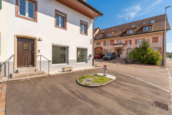55'000 Autos pro Woche fahren an diesem Schaufenster vorbei 7