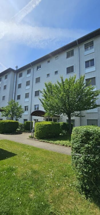 Helle und ruhige 4.5 Zi.- Wohnung in zentraler Lage inkl. Hobbyraum und Tiefgaragenplatz 1