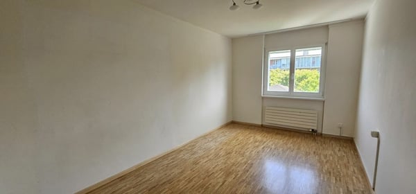 Helle und ruhige 4.5 Zi.- Wohnung in zentraler Lage inkl. Hobbyraum und Tiefgaragenplatz 4