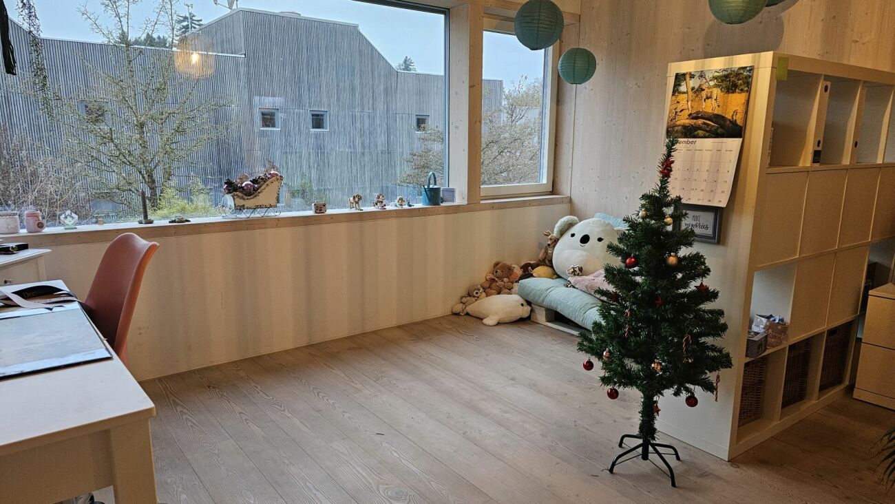 Familienfreundlich und an ruhiger Lage neben Aarau Grosses (Doppel-) Einfamilienhaus im ruhigen Aarauerfeld in Suhr
