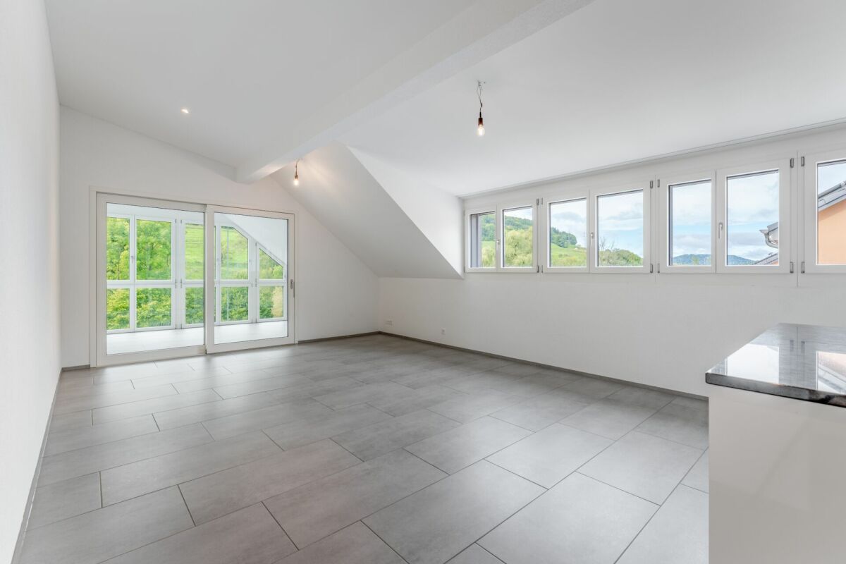 Bezugsbereite 4.5 Zimmer-Dachwohnung mit ebenerdigem Zugang